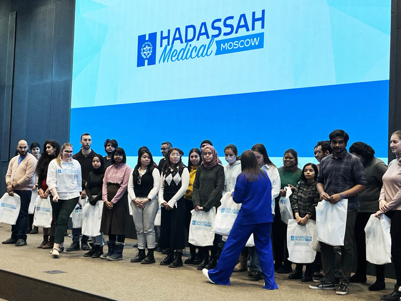 Около 40 иностранных студентов-медиков стали волонтёрами Hadassah