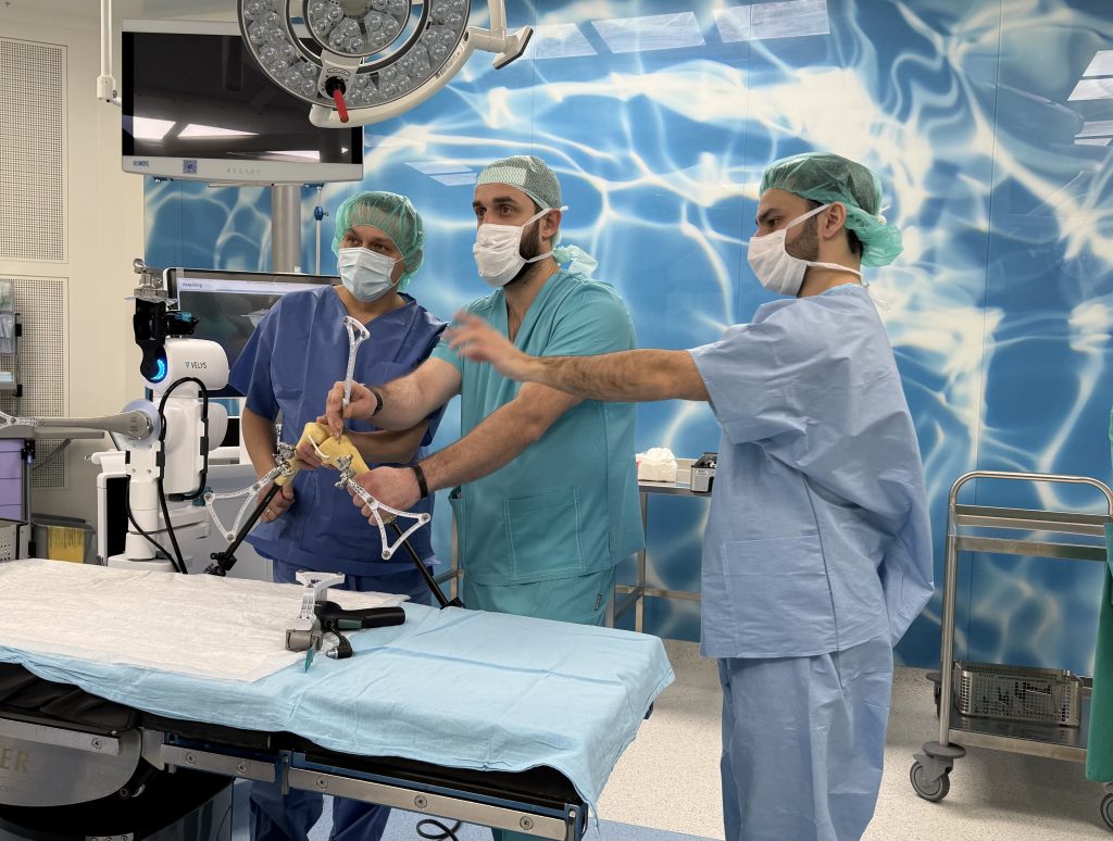 Первая в России робот-ассистированная система VELYS установлена в госпитале Hadassah